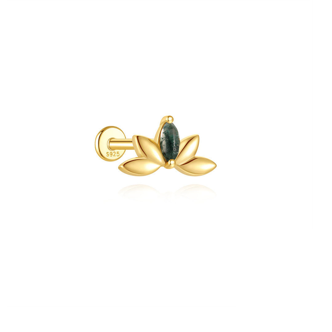 Annika – Gold earrings with a clean and modern shape.
