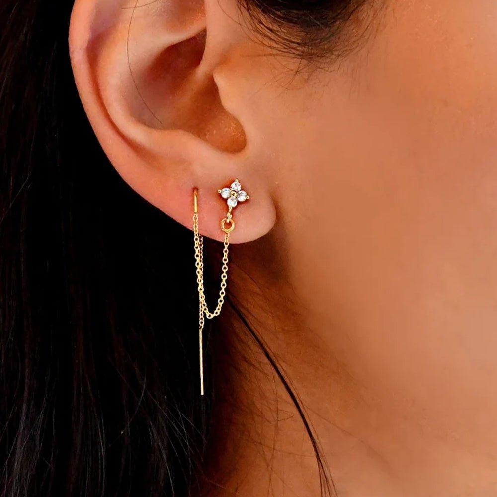 Magdaléna – Gold earrings with a minimalist design.