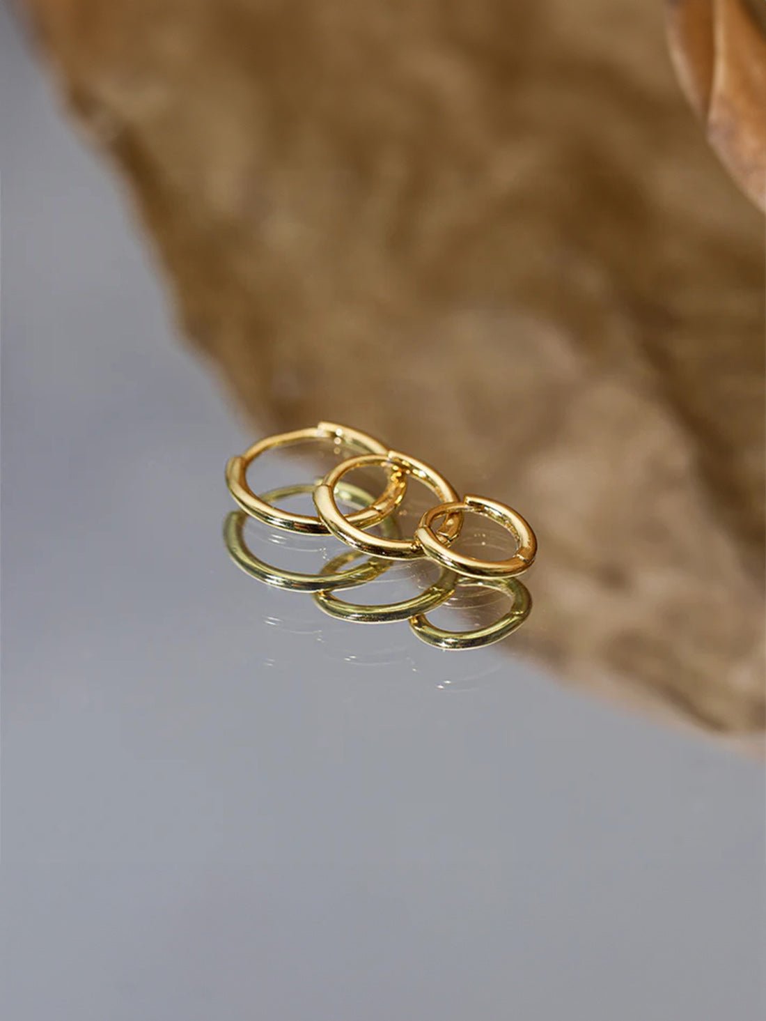 Emilie – Delicate gold earrings with a soft shine.