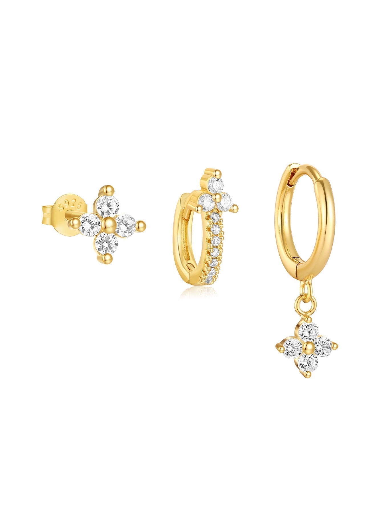Bianka – Delicate gold earrings with light reflections.