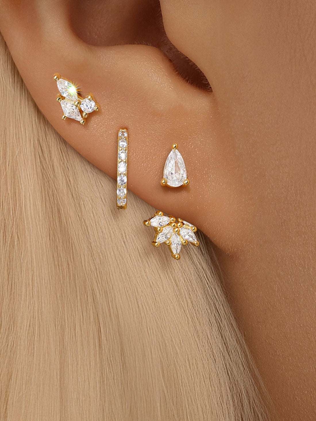 Magda – Delicate gold earrings with a soft sheen.