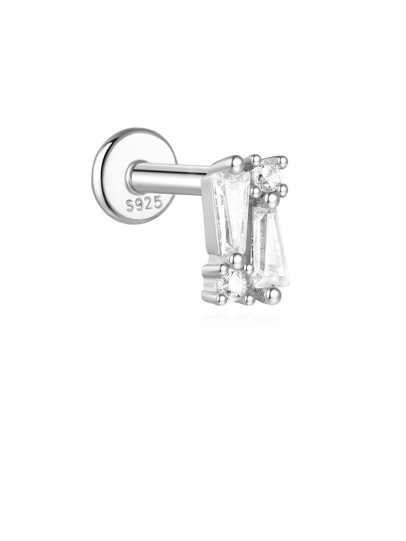 Golden earrings with a delicate curvature
