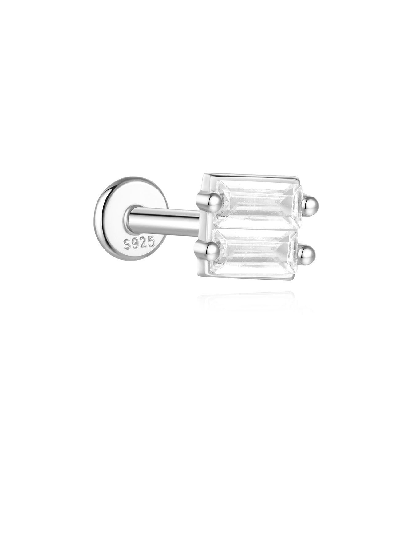 Golden earrings with a delicate curvature