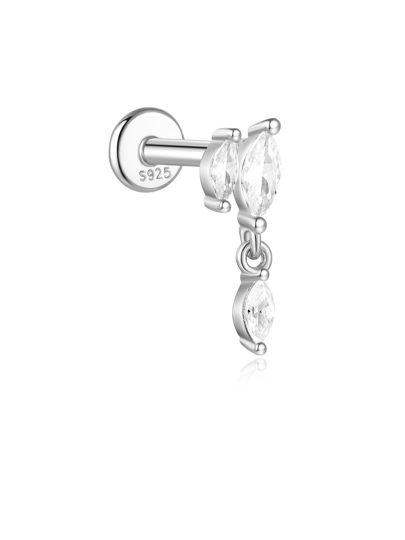 Golden earrings with a delicate curvature