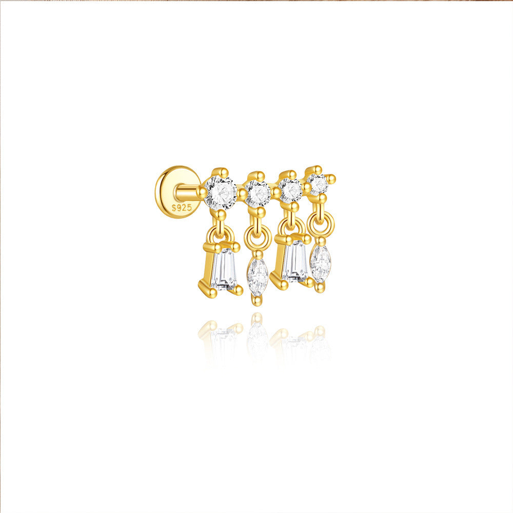 Miriam – golden earrings with a defined structure.