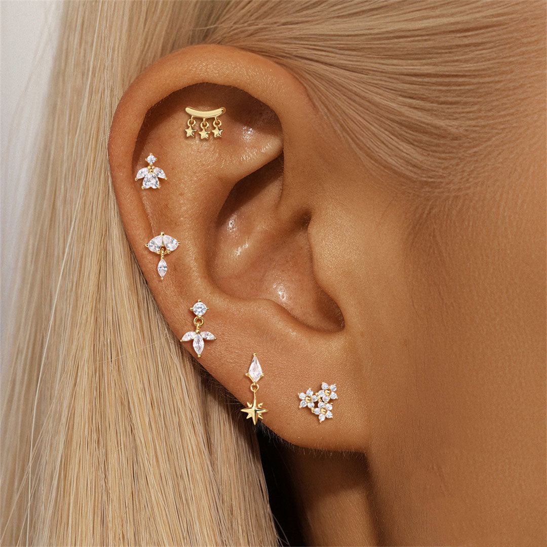Valentina – delicate golden earrings with a soft curve.