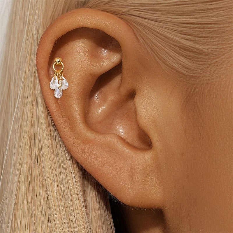 Jasmina – Gold earrings with understated refinement.