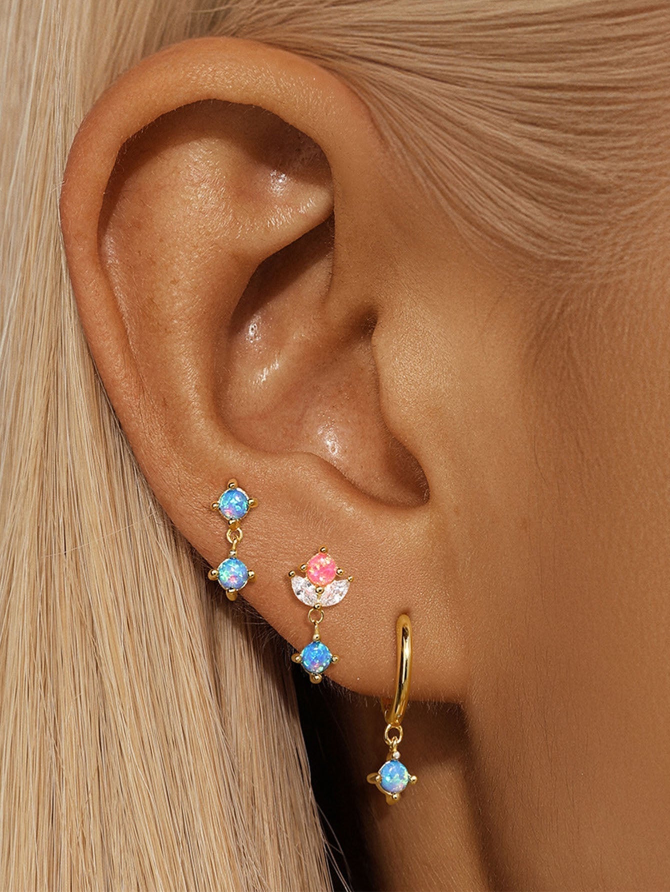 Lena – Delicati orecchini in oro con lucentezza.