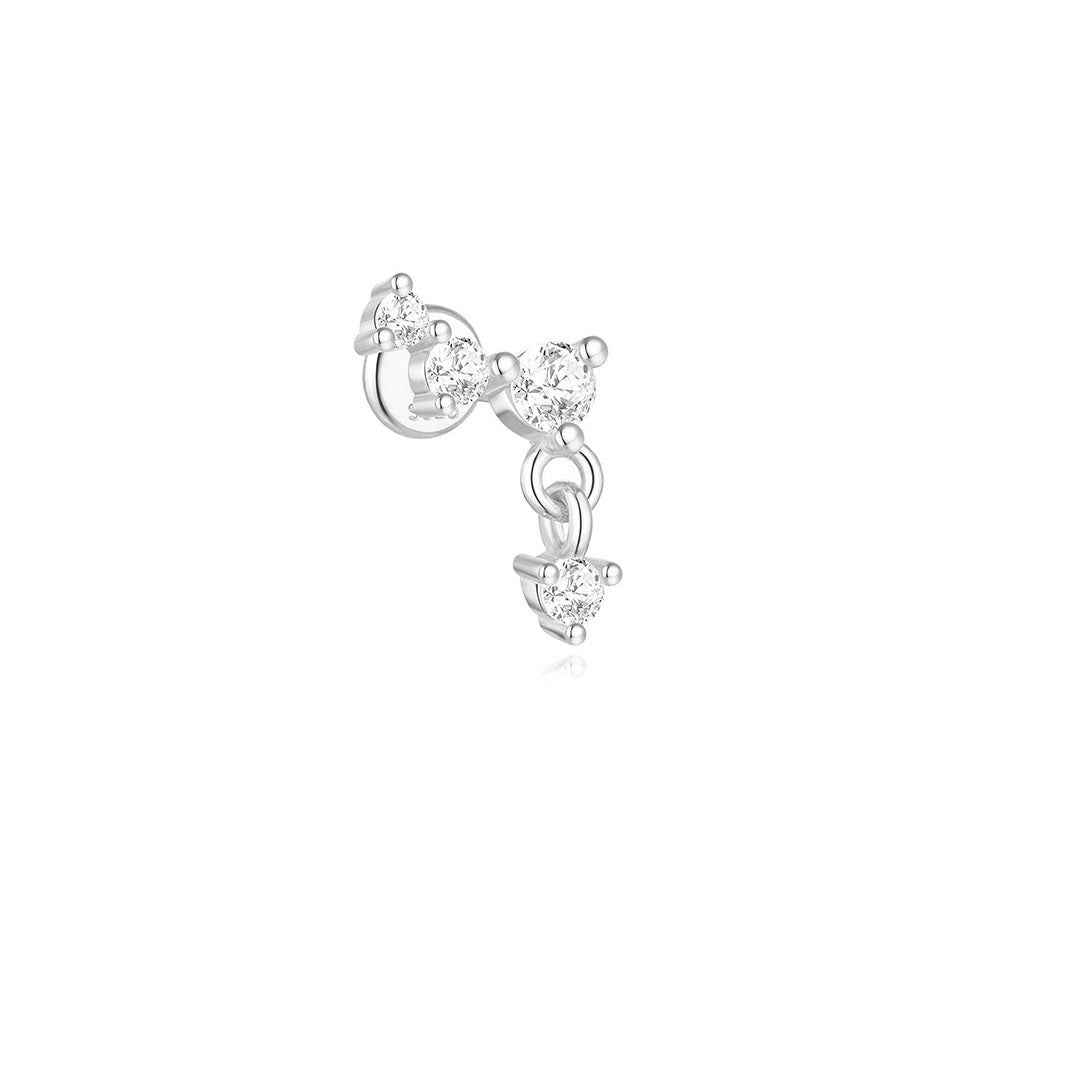 Lina – golden earrings with a filigree curvature.