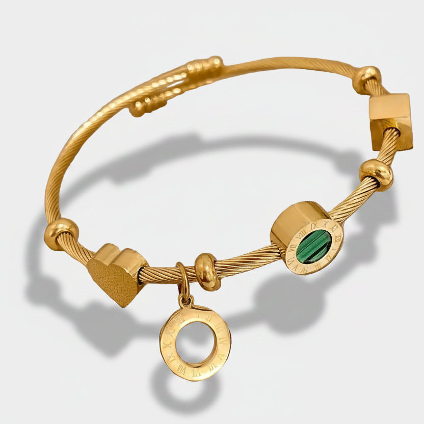 Annika – Gold bracelet with delicate links.