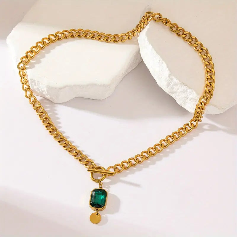 Tereza – Gold necklace with emerald pendant.