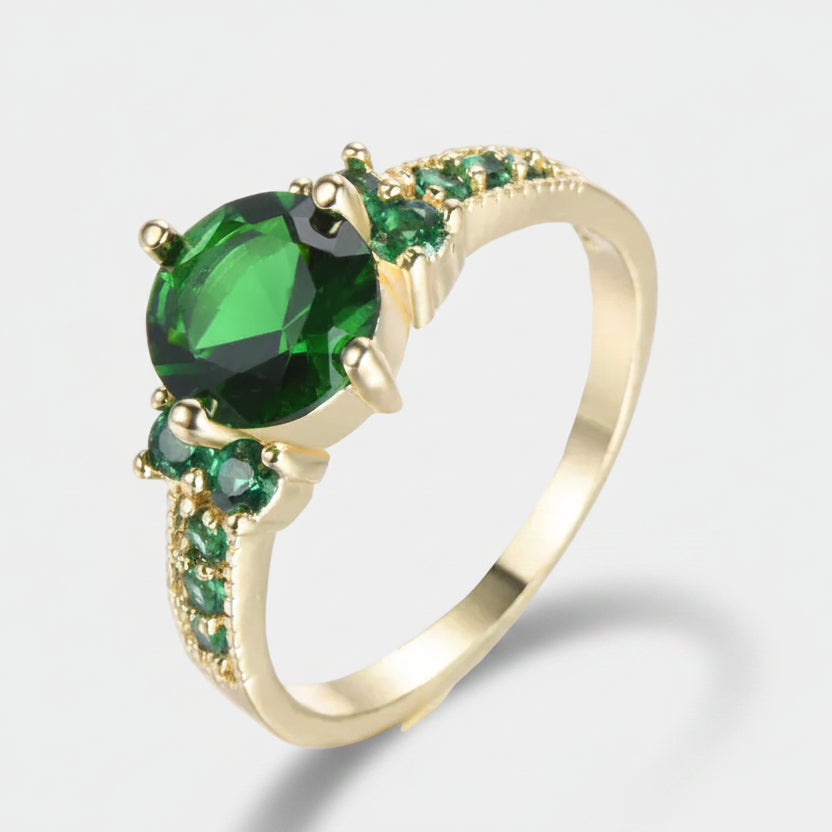Helga – Ring with emerald and detailed leaf.