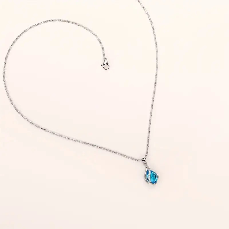 Evelína – Drop-shaped pendant with brilliant blue sapphire.