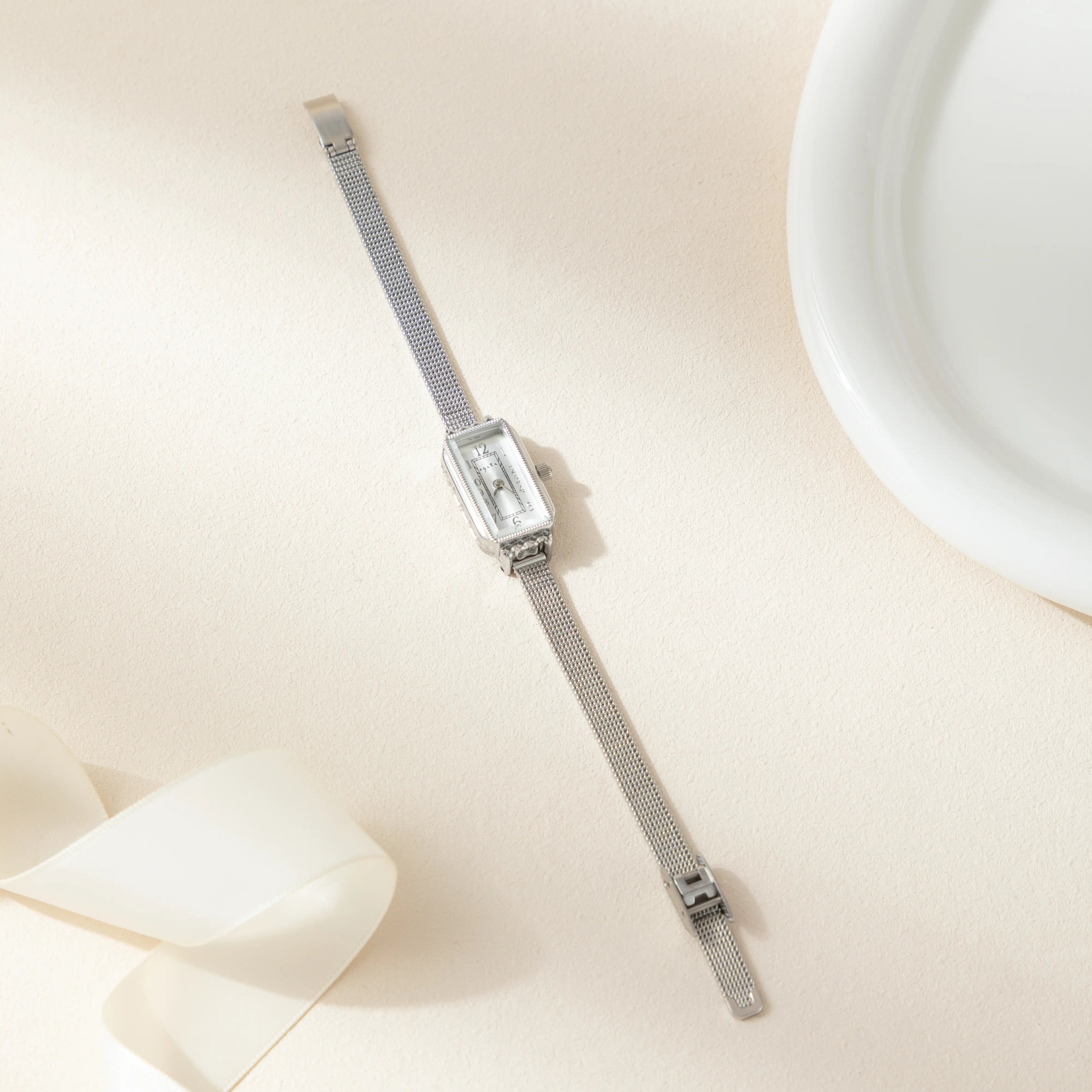 Teresa – Orologio in oro con quadrante rettangolare.