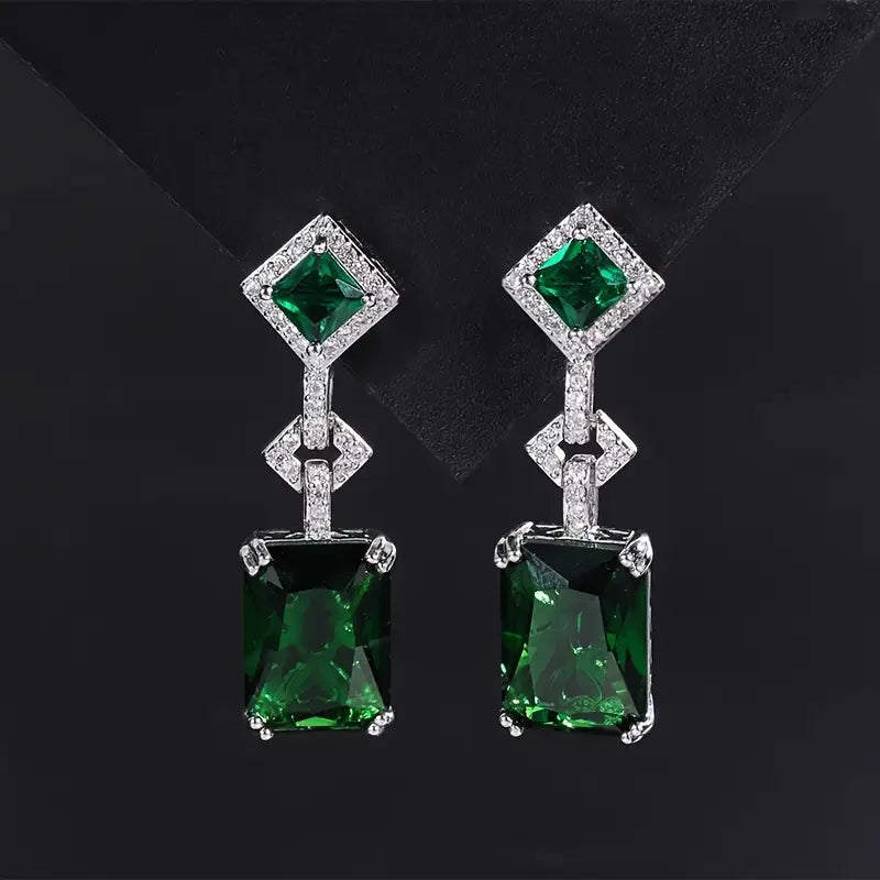 Alena – Emerald necklace with a transparent structure.