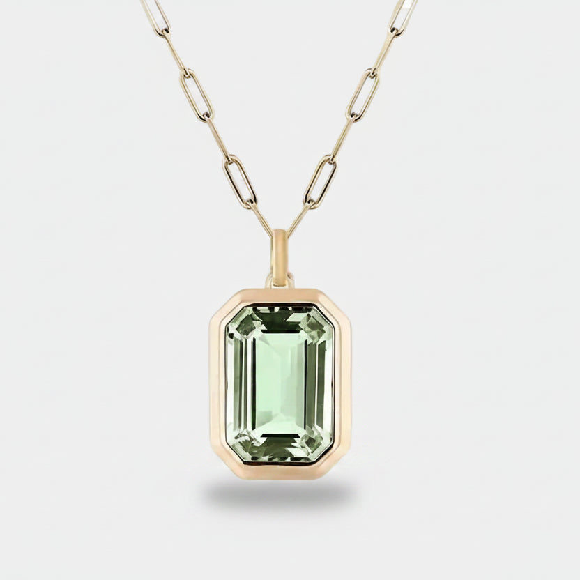Lara – Necklace with a rectangular emerald.