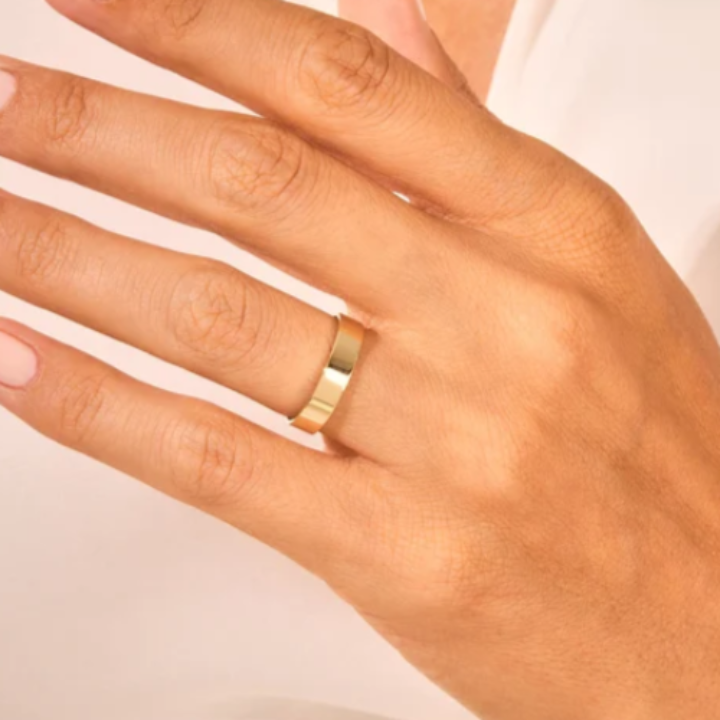 Johana – solitaire ring with round diamond.