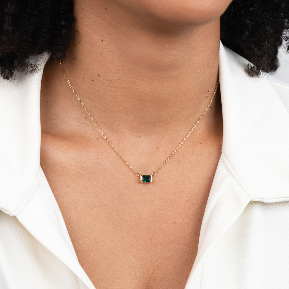 Loretta – Emerald stone necklace.