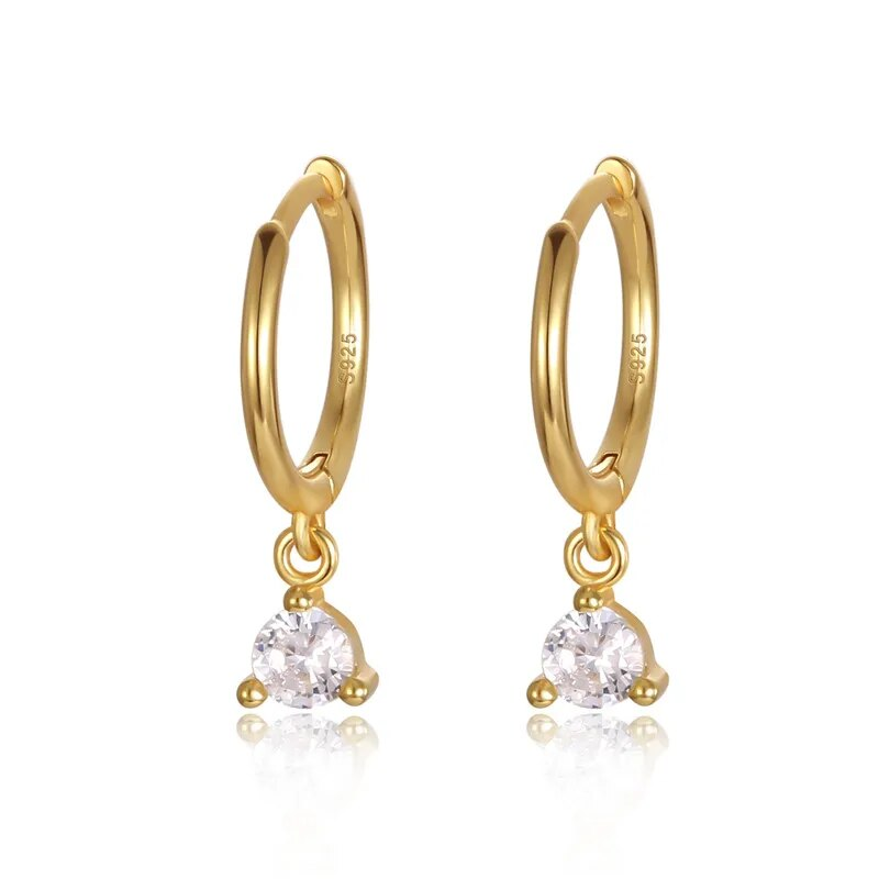 Melanie – Delicate gold earrings with a delicate texture.