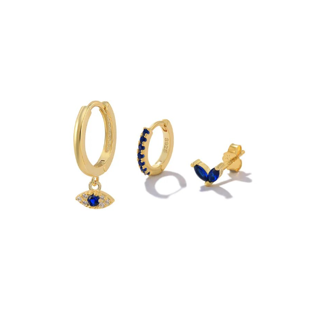 Leandra – Gold earrings with a refined shape.