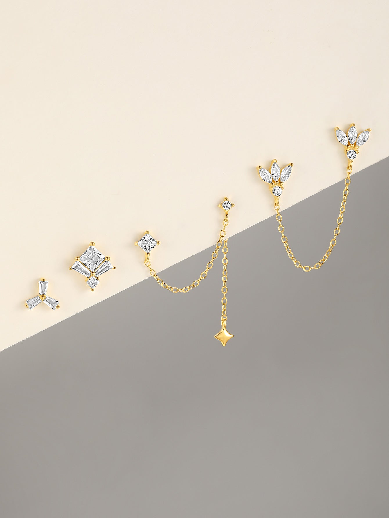 Leonie-Klara – Delicate gold earrings with shine.