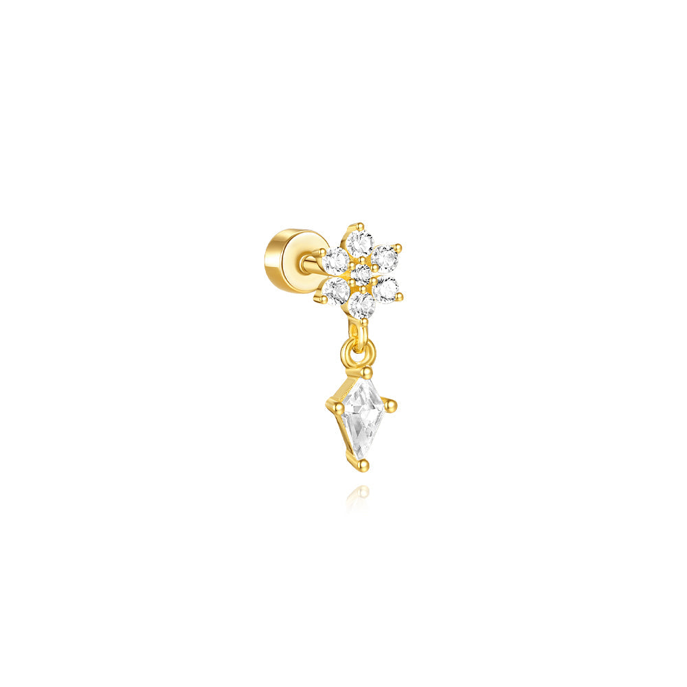 Klara – delicate golden earrings with a smooth line.