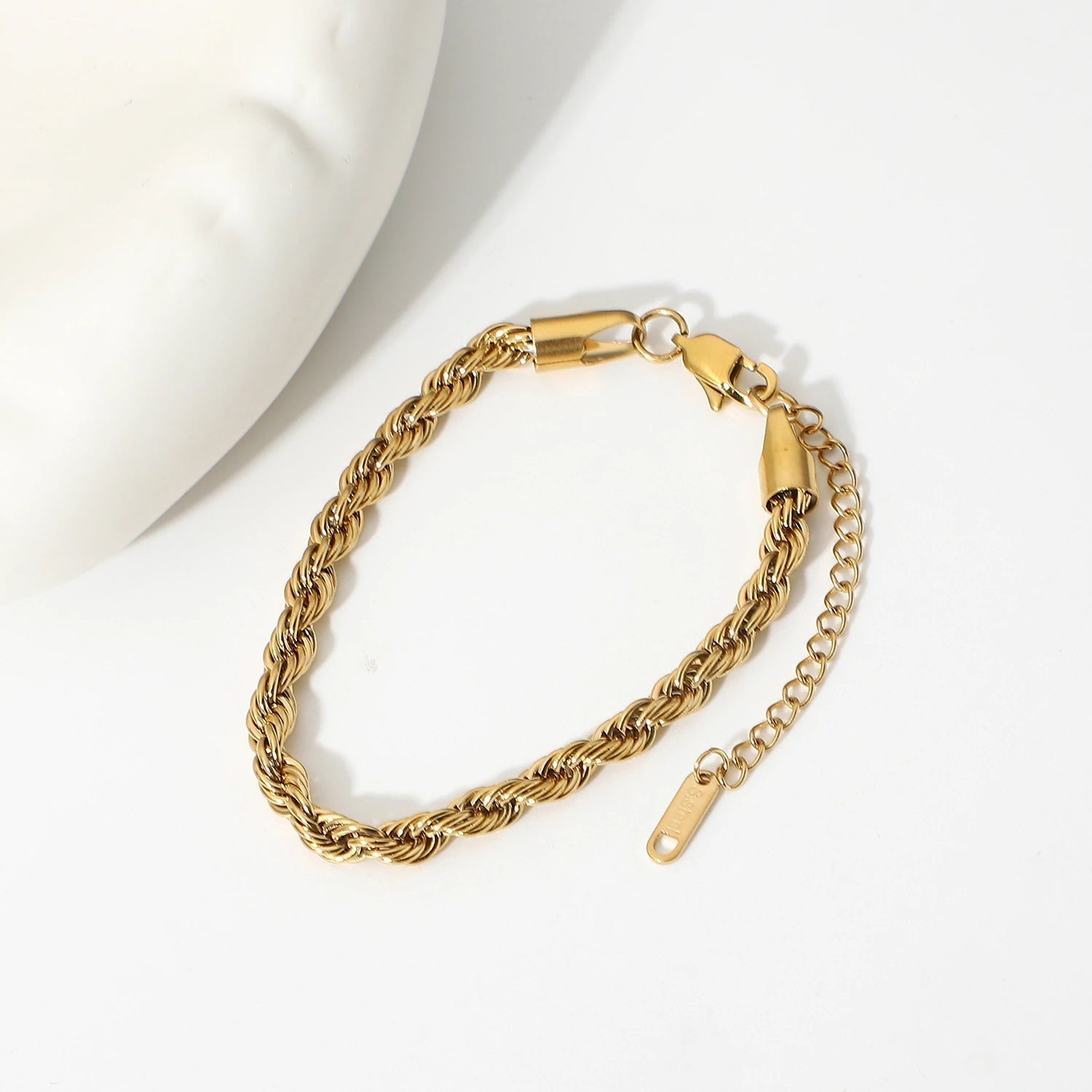 Lena – Bracciale in oro con delicata struttura a cordoncino