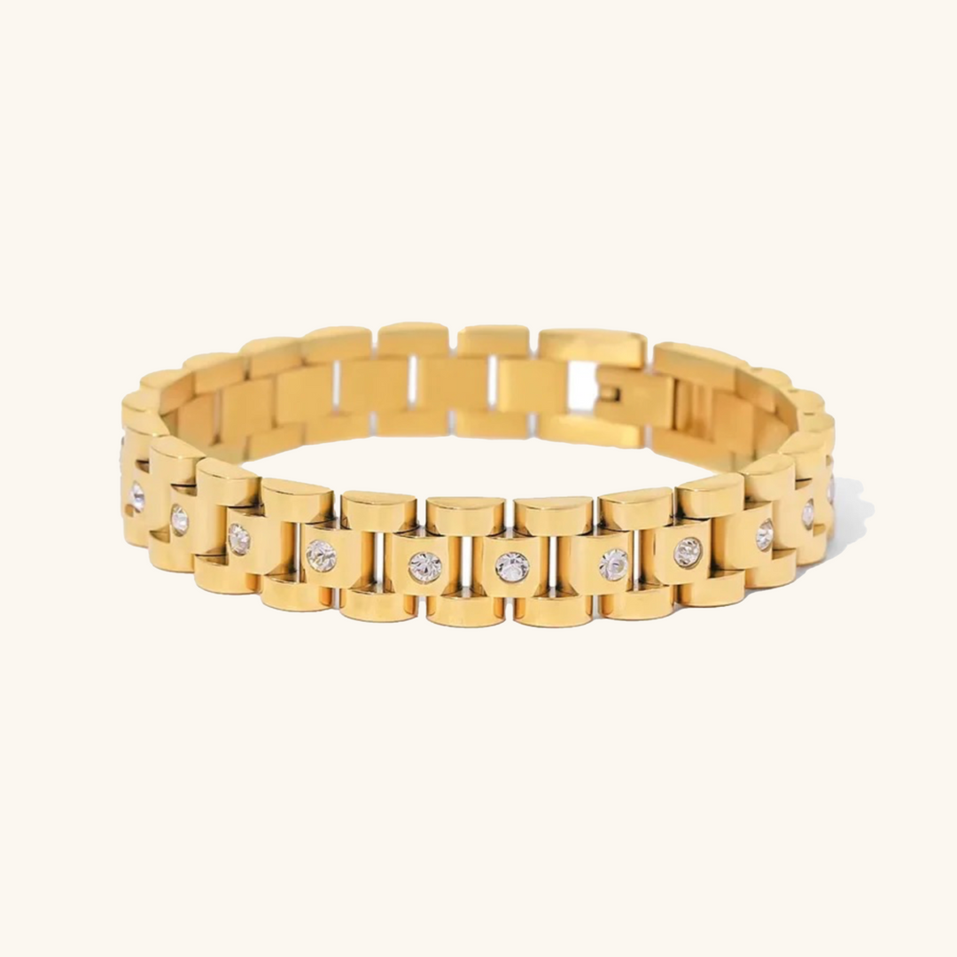 Amira – Gold bracelet with rough link structure.