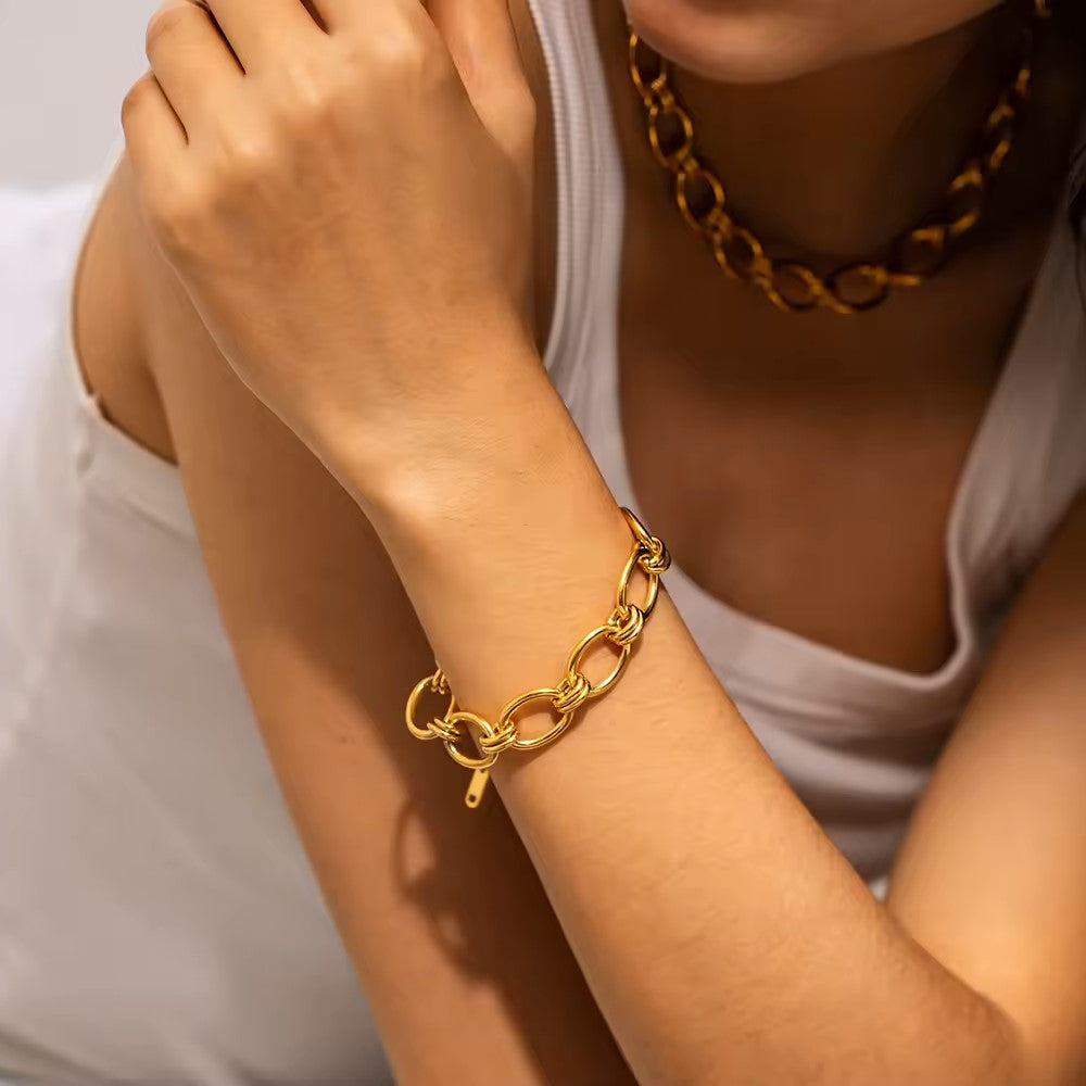 Johana – Delicate gold bracelet with charm details.