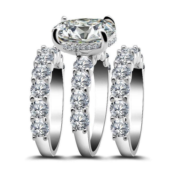 Greta – Silver ring with diamonds and ornament.