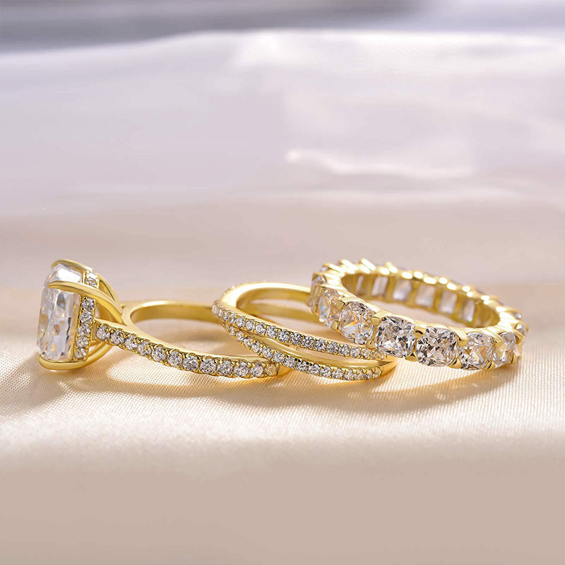 Iris – Anello di diamanti con pietra ovale.