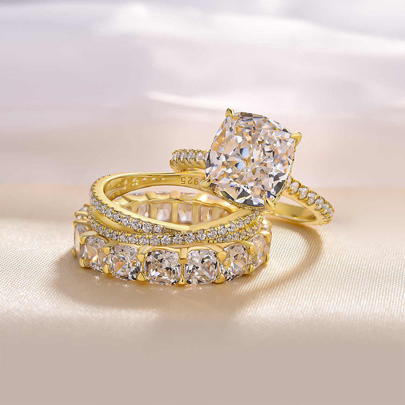 Iris – Diamond ring with oval stone.