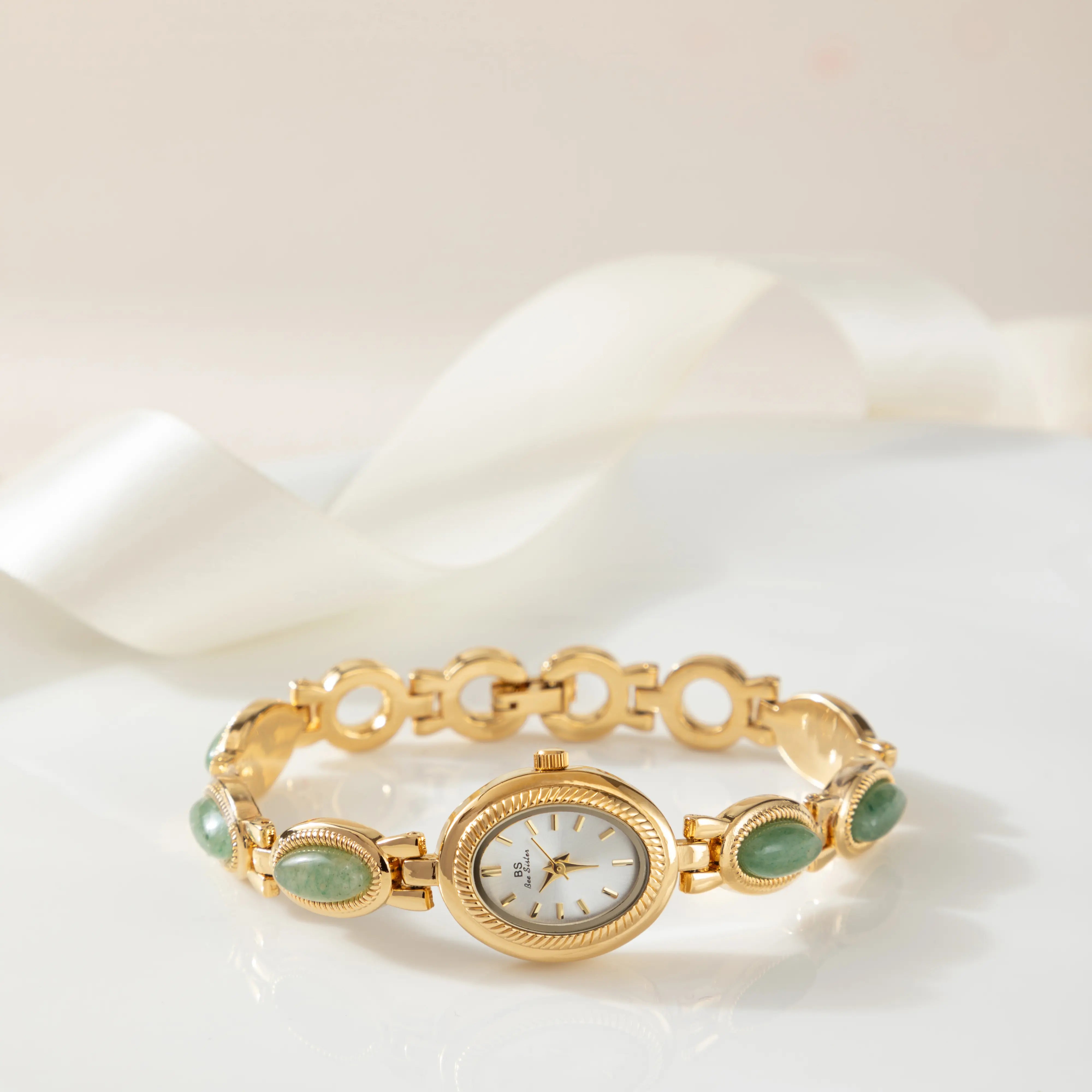 Klára – Orologio d’oro con quadrante allungato.