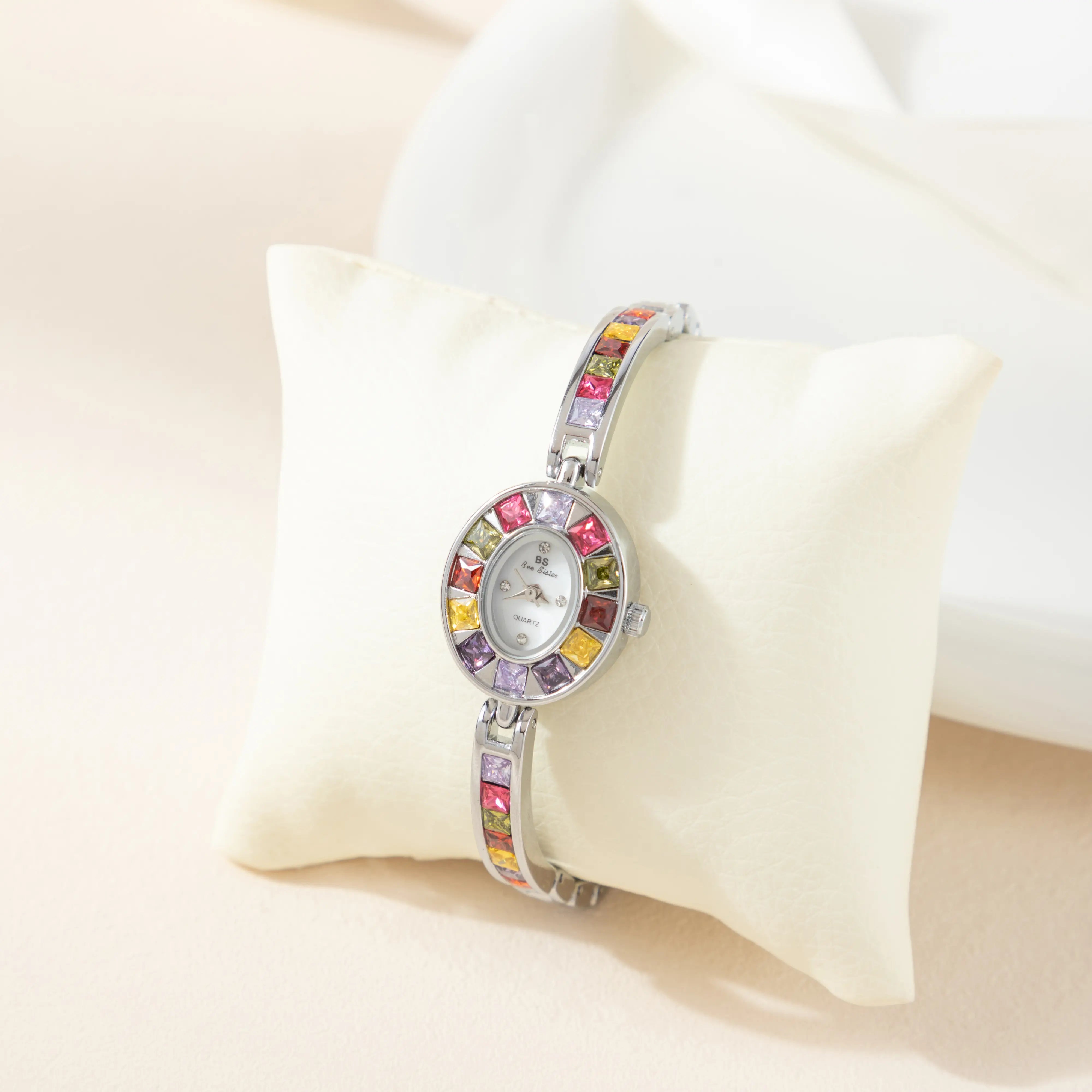 Amélie – Orologio in oro con montatura in cristallo.