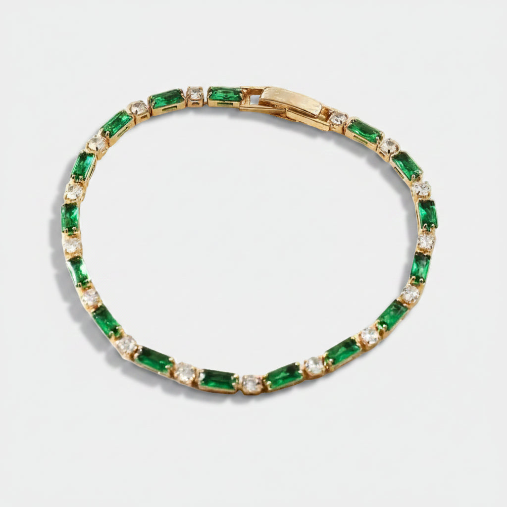Veronika – Emerald bracelet with filigree transition.