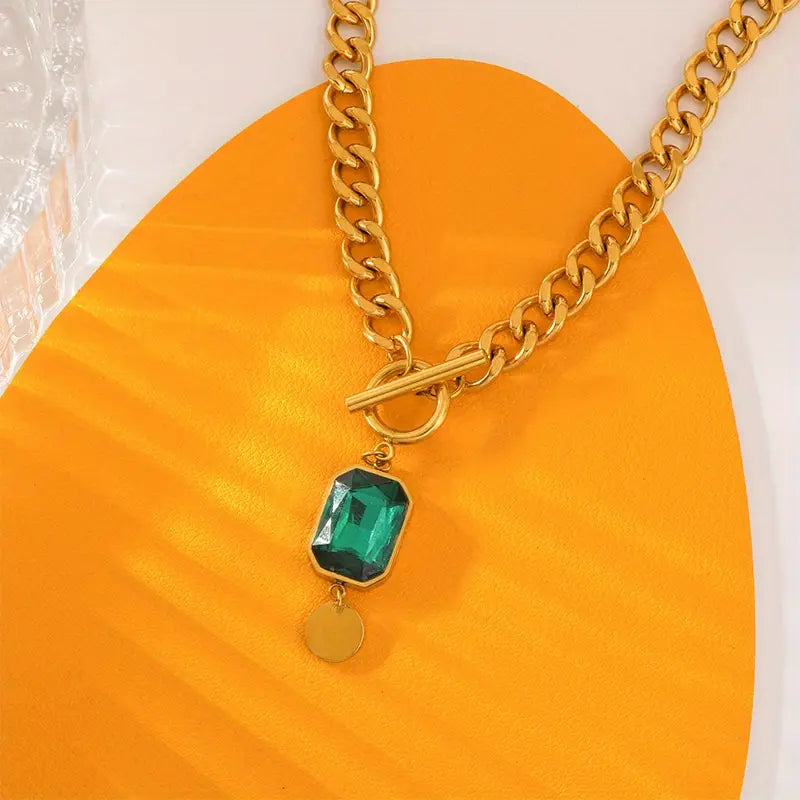 Tereza – Gold necklace with emerald pendant.
