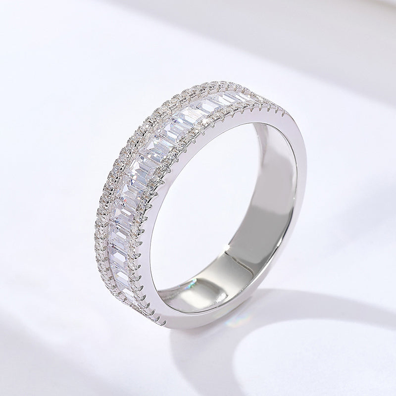 Beatrix – Double ring with pavé setting.