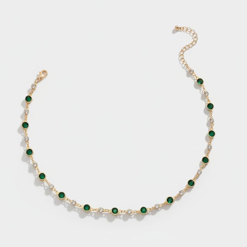 Annalena – Emerald necklace with gold details.