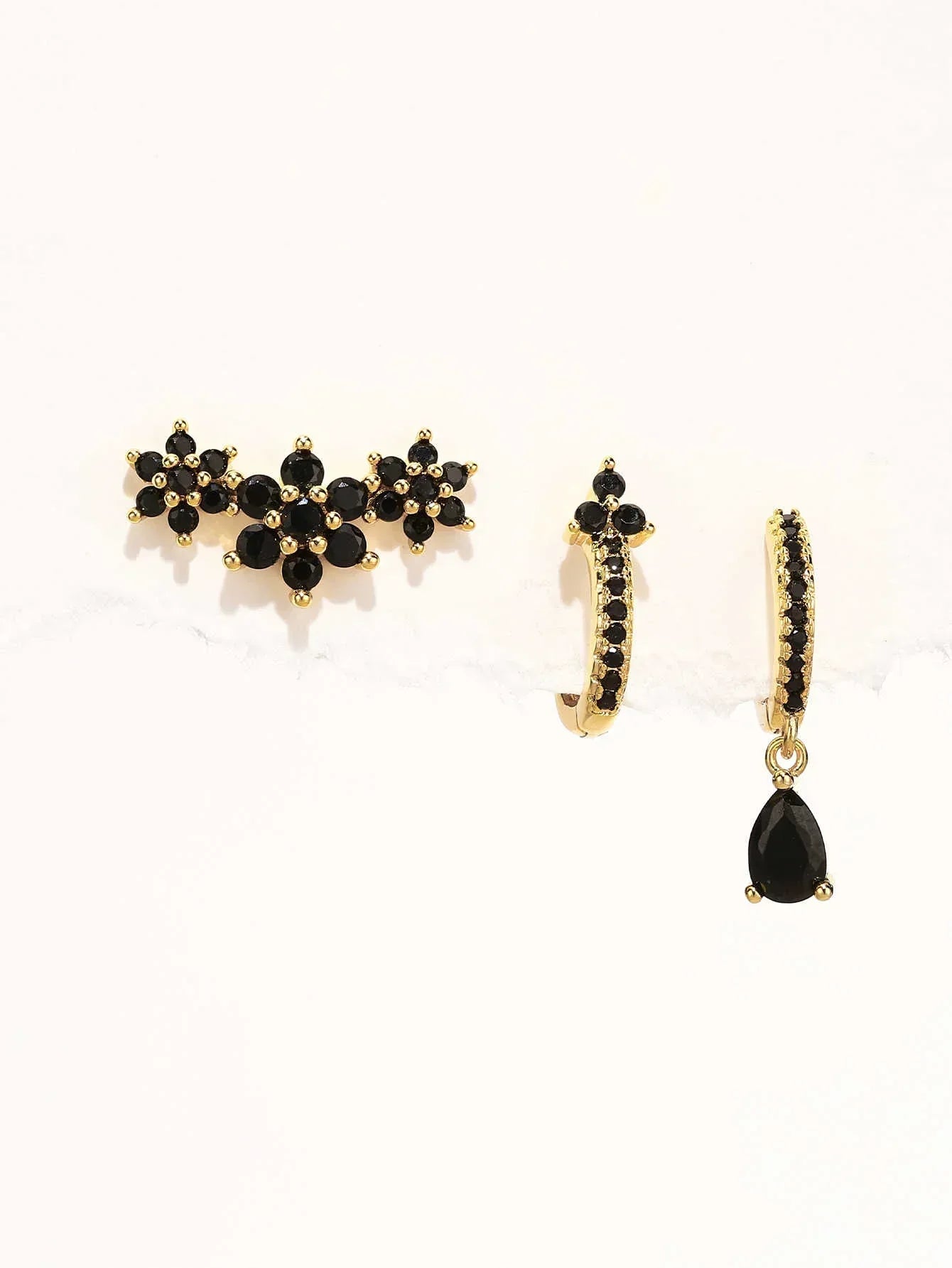 Sabina – Gold earrings with a modern style.