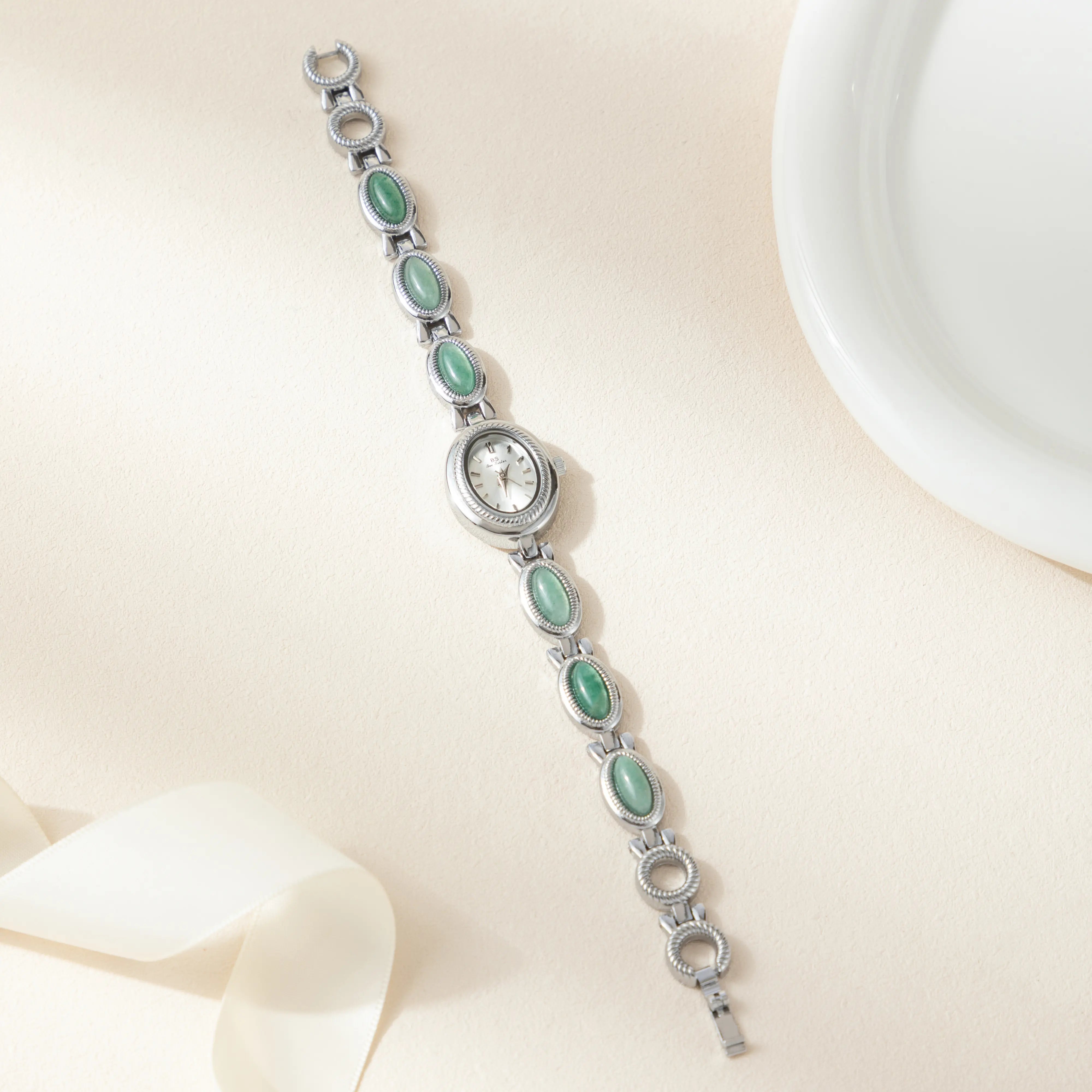 Klára – Orologio d’oro con quadrante allungato.