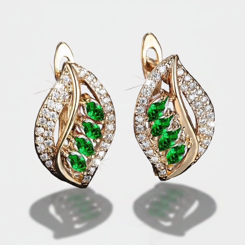Klára – Gold earrings with emerald leaf.