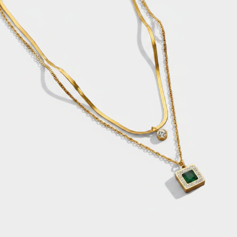 Klára – Gold necklace with emerald pendant.