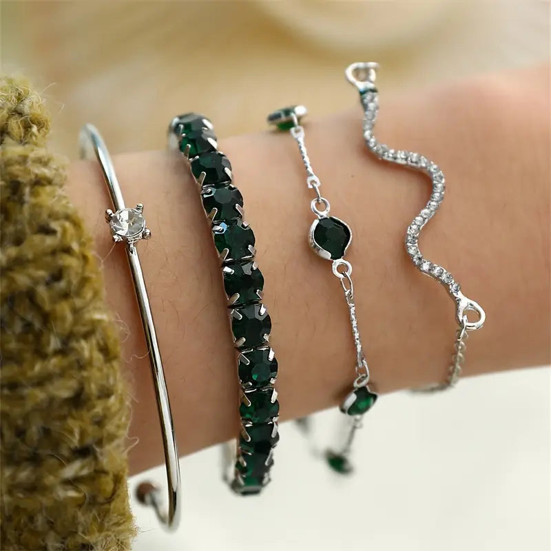 Johana – Bracelet with a playful design.