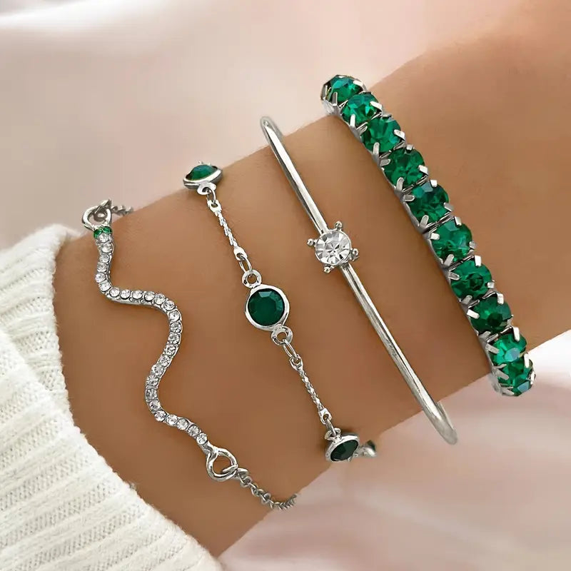 Johana – Bracelet with a playful design.