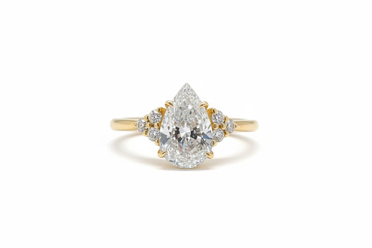 Clarissa – Pear Cut Diamond Ring in Gold.