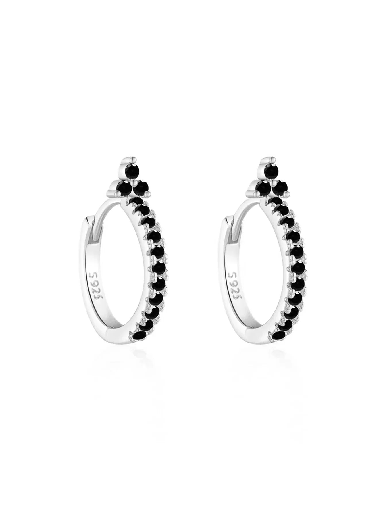Sabina – Gold earrings with a modern style.