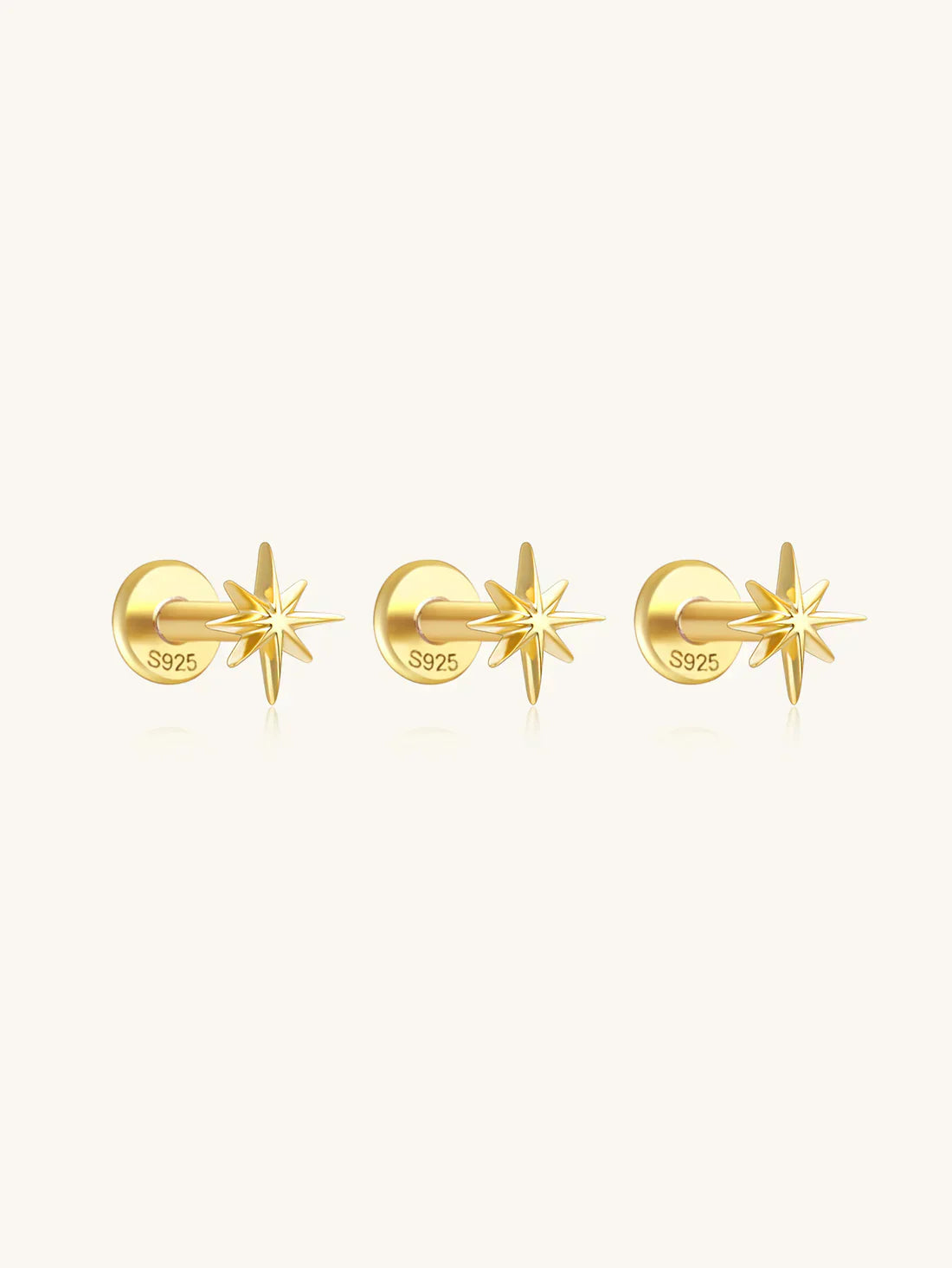 Kateřina – Delicately curved gold earrings.