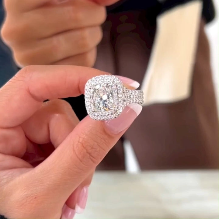 Frieda – Solitaire ring with round stone.