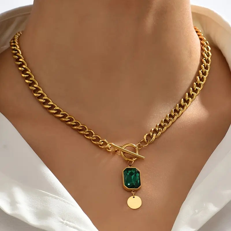 Tereza – Gold necklace with emerald pendant.