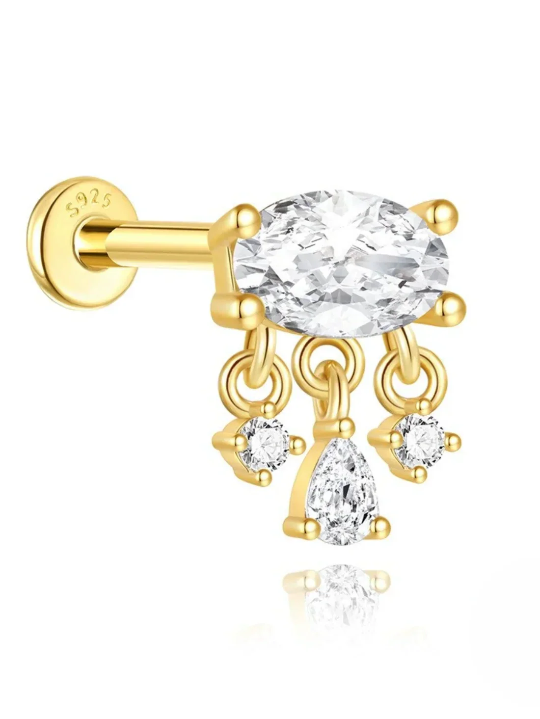 Irina – Gold earrings with a structured silhouette.